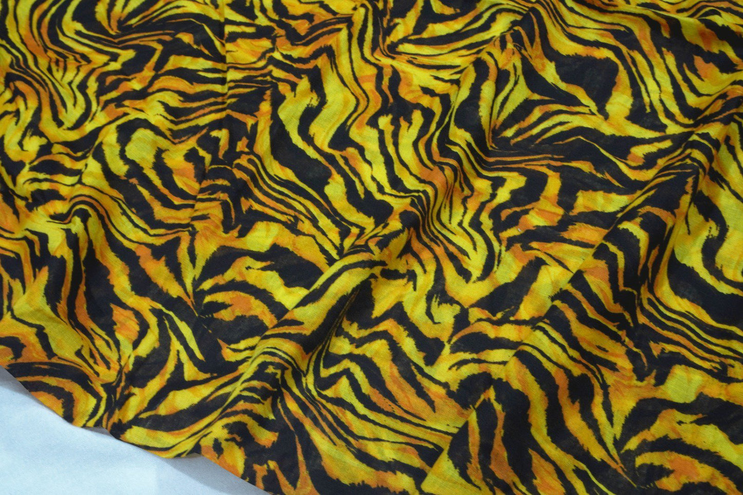 2 piece printed lawn suit LW19