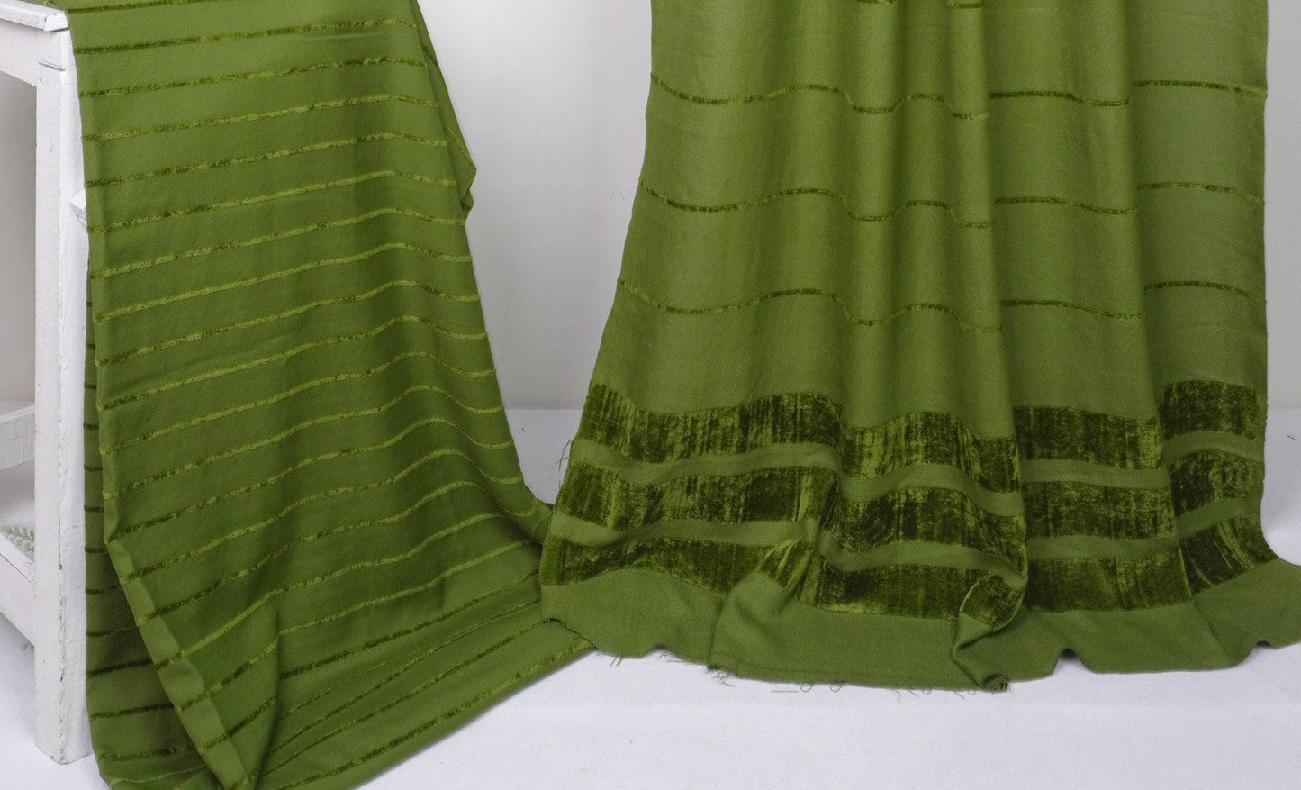 Alpine Velvet line Dhanak base parrot color 3 PC VT024