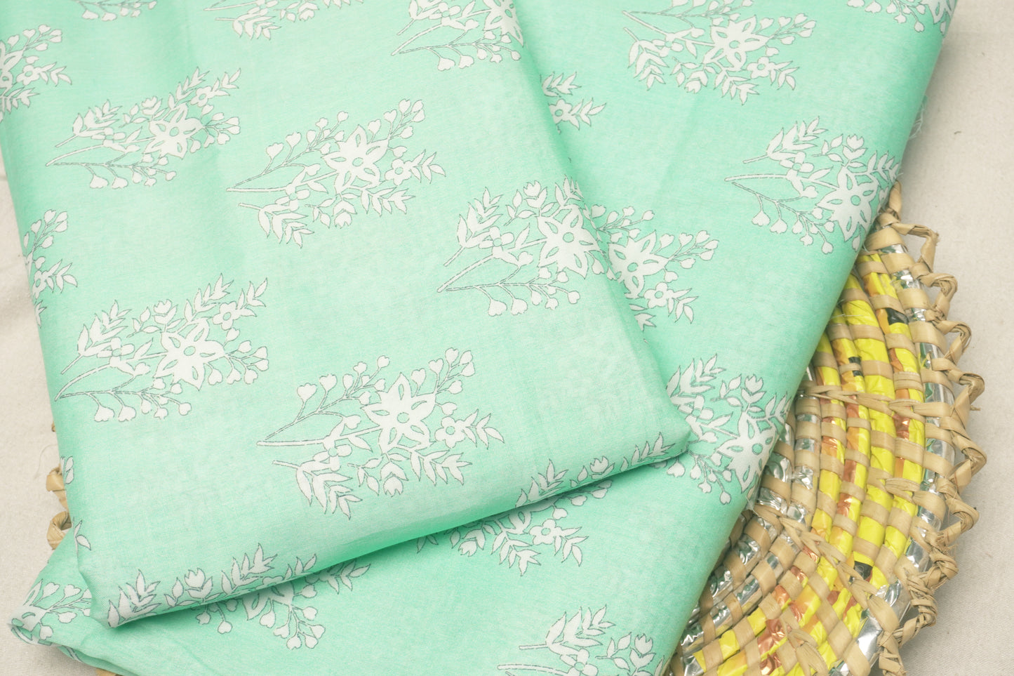2 piece printed lawn suit L25W1