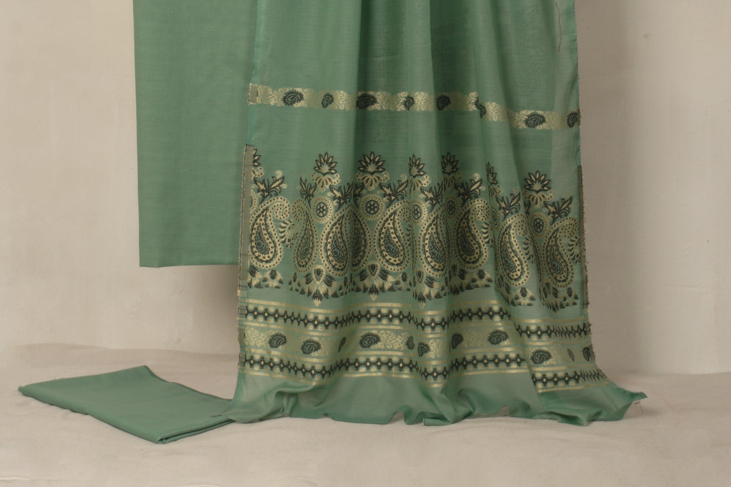 Lawn 3 piece with light weight Jacquard shawl BSLa5