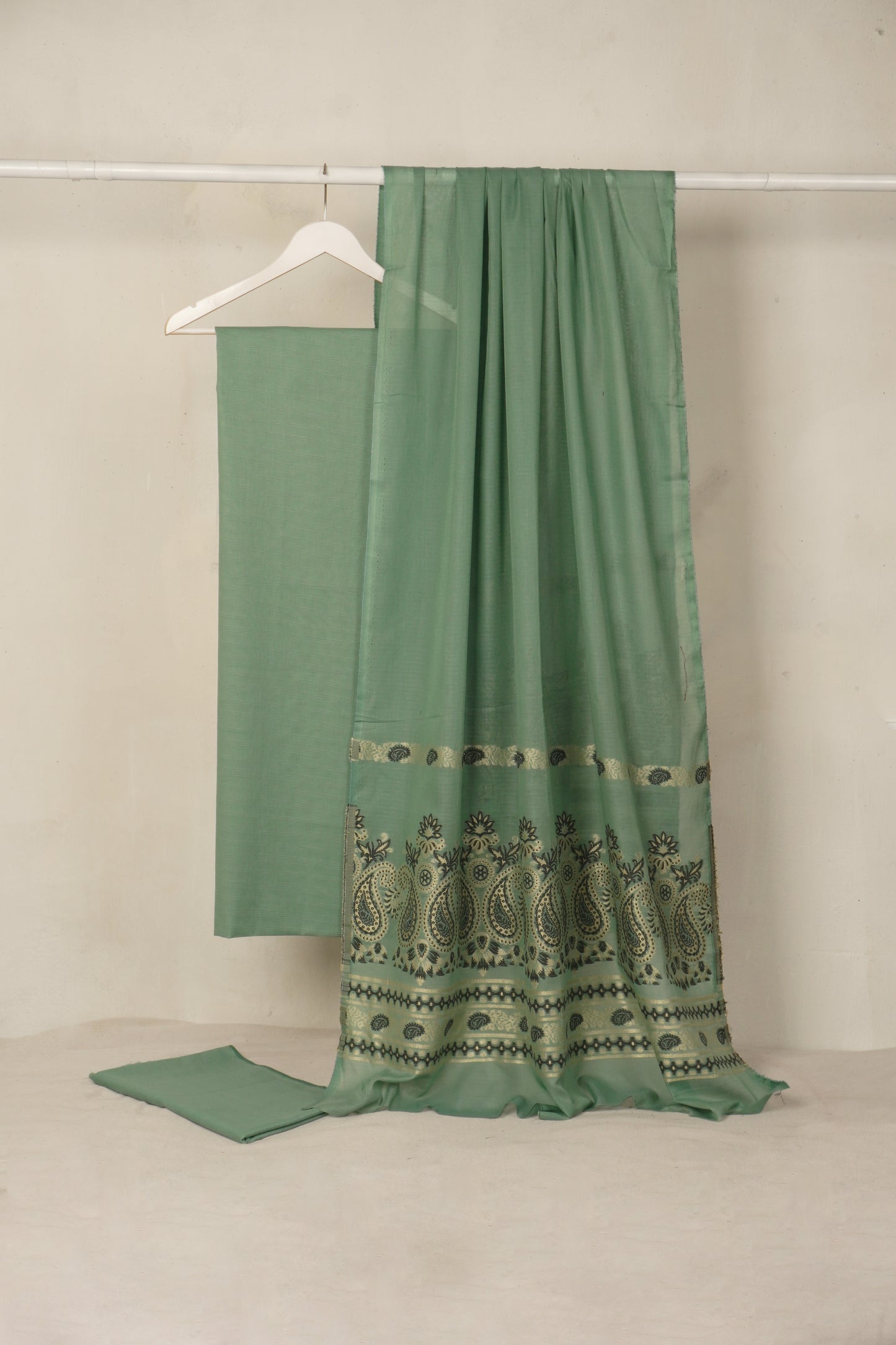 Lawn 3 piece with light weight Jacquard shawl BSLa5