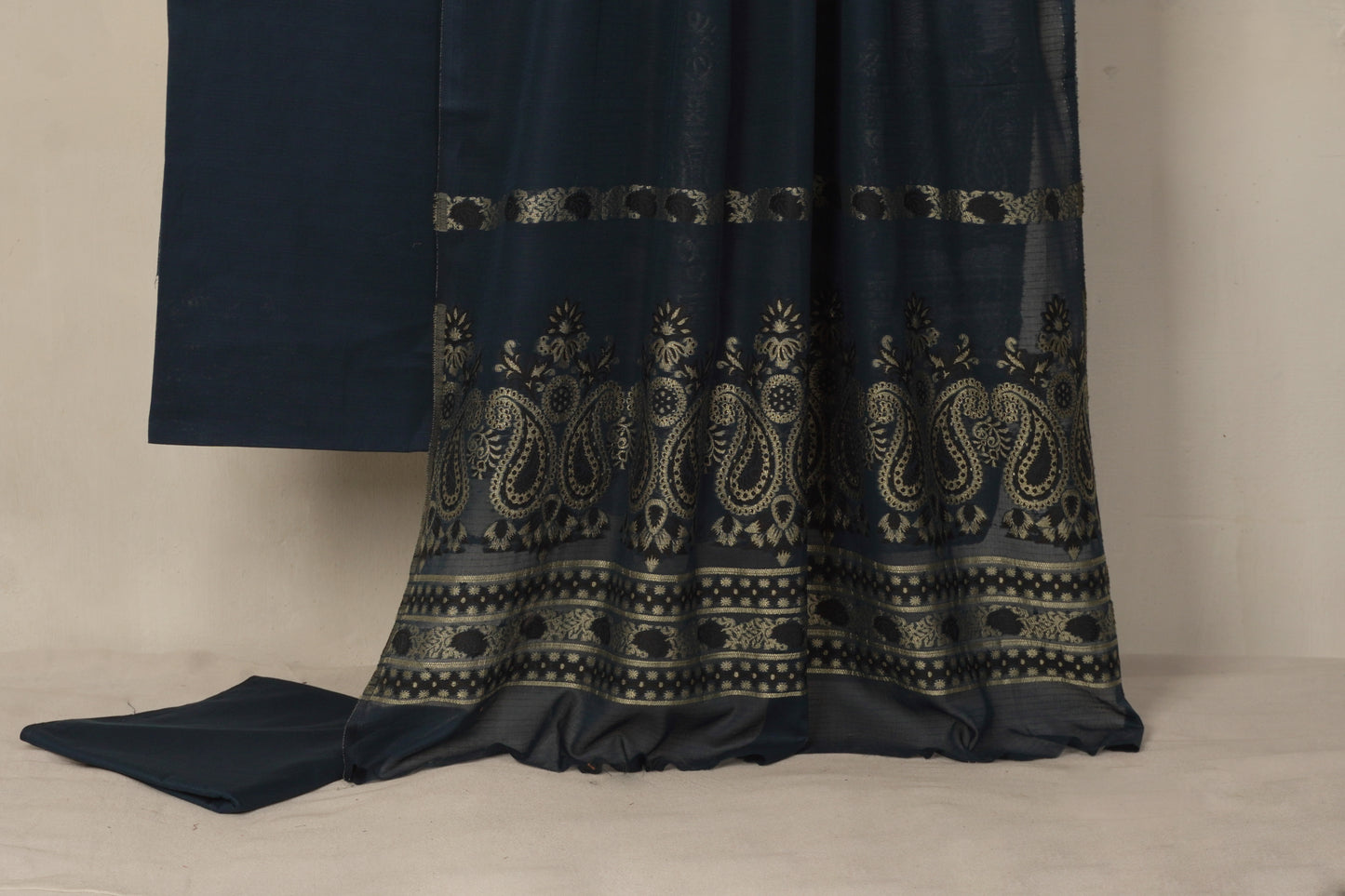 Lawn 3 piece with light weight Jacquard shawl BSLa3