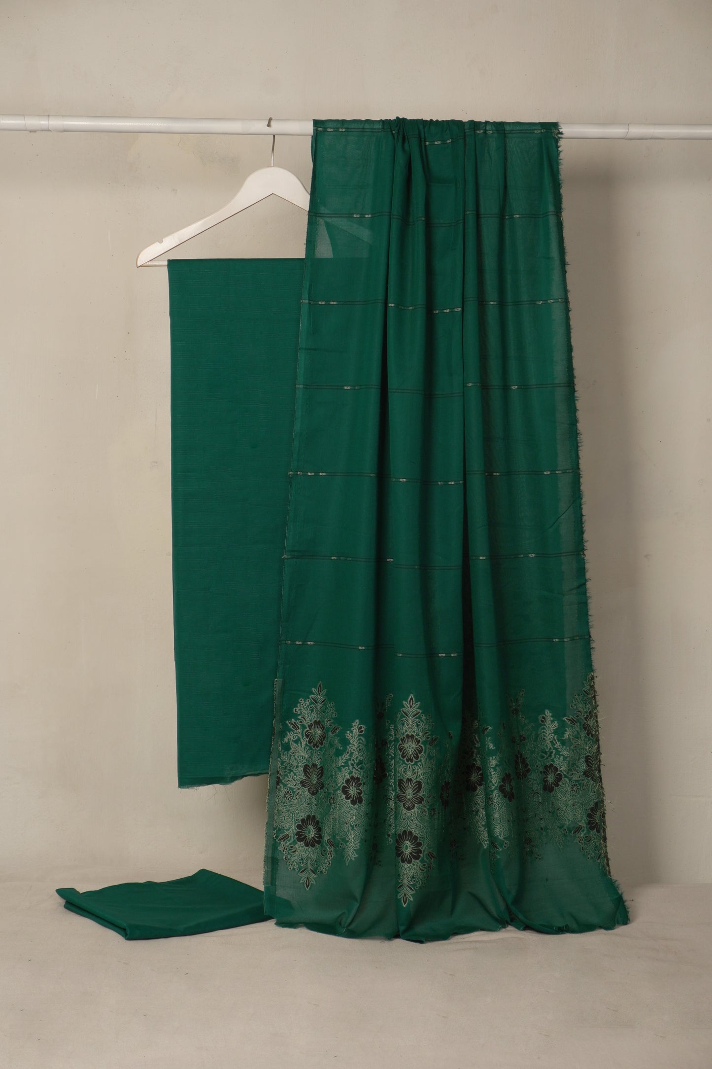 Lawn 3 piece with light weight Jacquard shawl BSL29