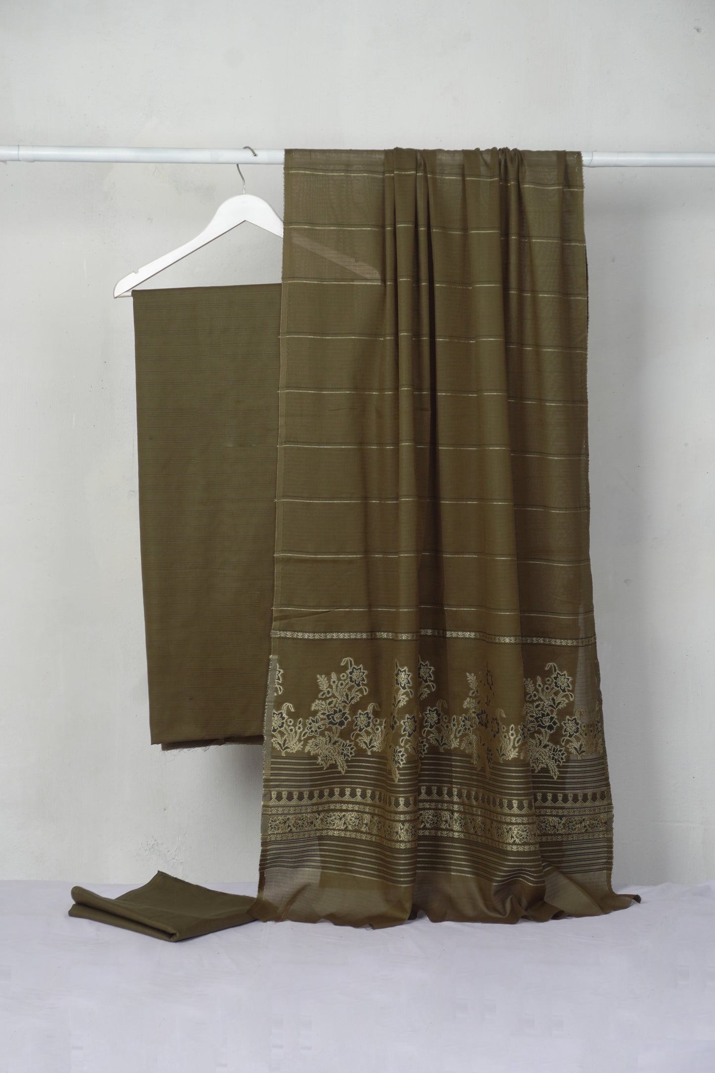 Lawn 3 piece with light weight Jacquard shawl BSLB4