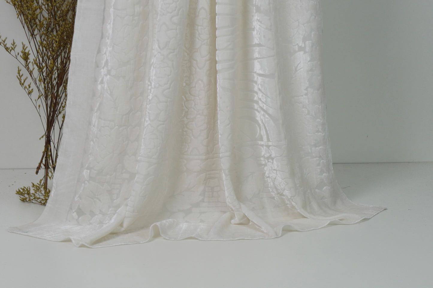 Winter Palachi shawl offwhite (dyeable) Ps2