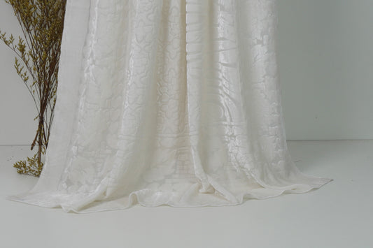 Winter Palachi shawl offwhite (dyeable) Ps2