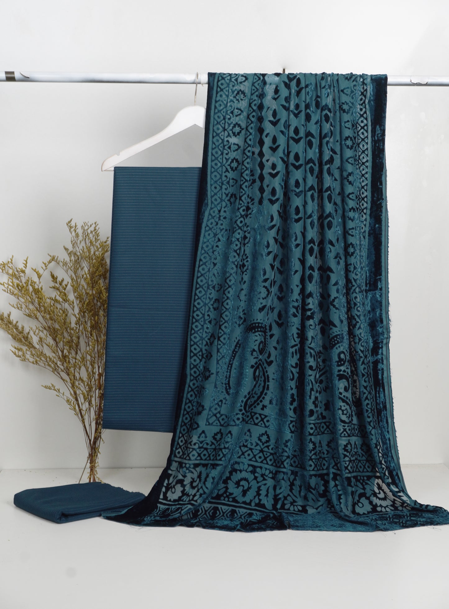 3 piece winter Palachi Shawl with velvet Bana Dora Dhanak Marina shirt & Trouser (zinc)