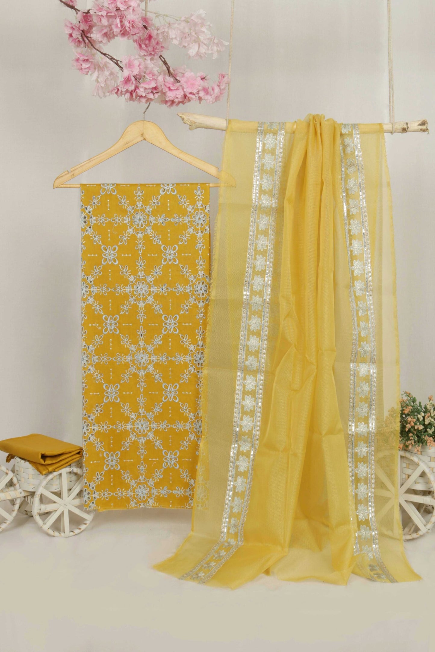 3Piece – Luxury Embroidered Lawn Suit EL1Mustrad