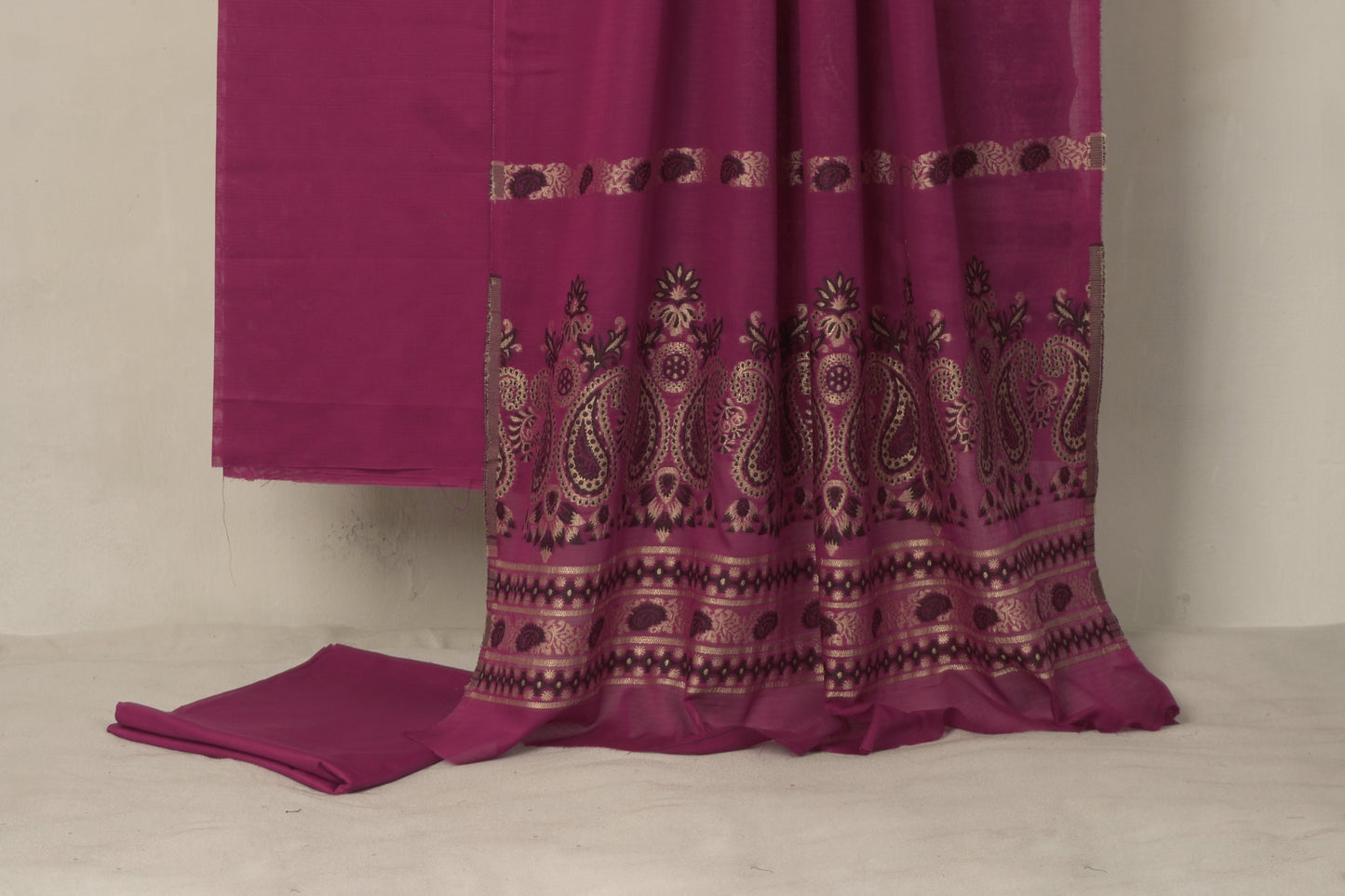 Lawn 3 piece with light weight Jacquard shawl    BSLa2