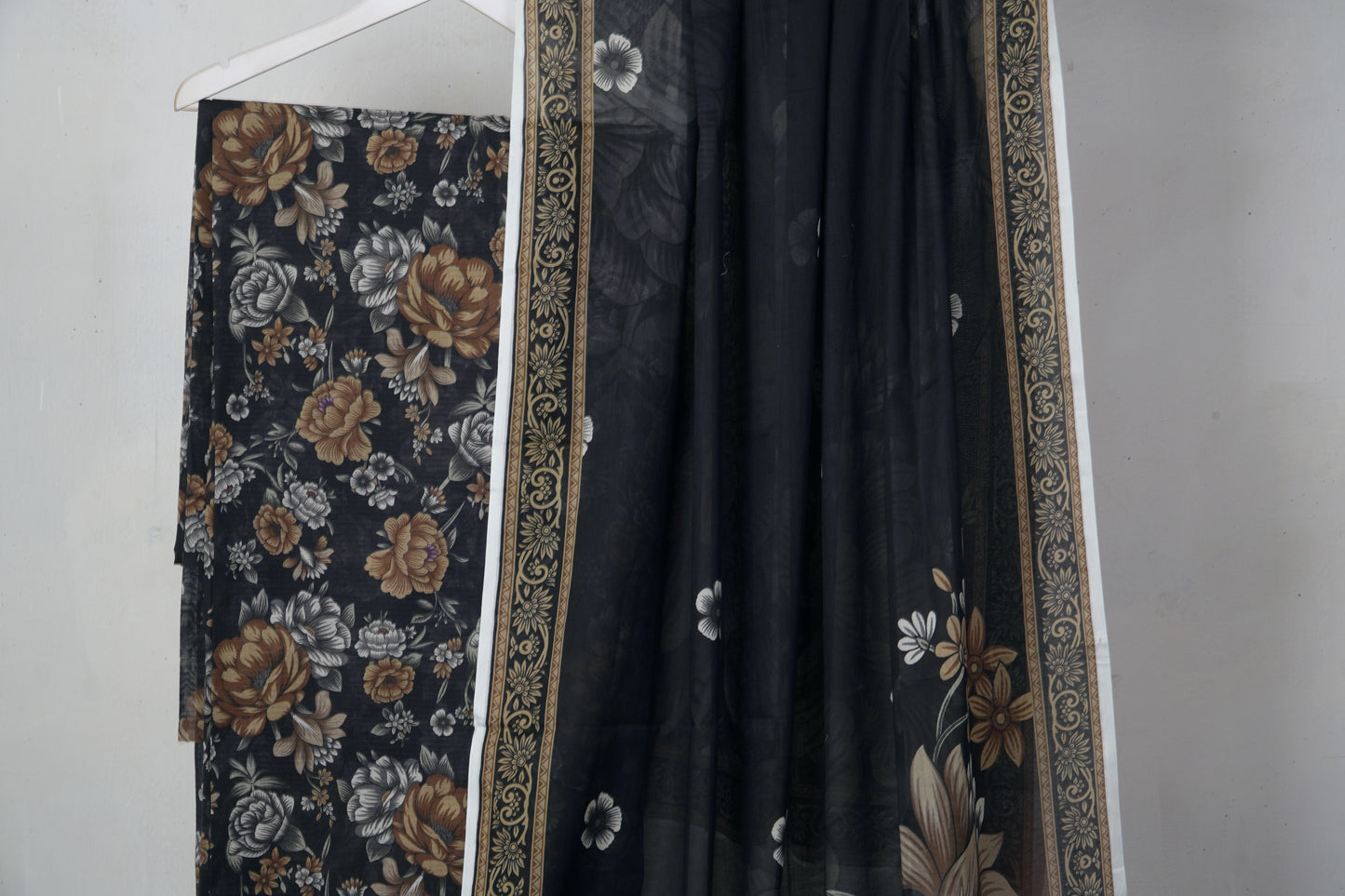 3Piece - Printed   Lawn Suit LPT19