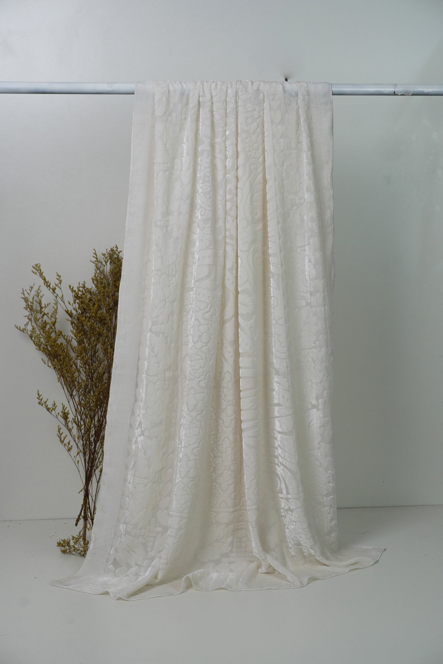 Winter Palachi shawl  offwhite (dyeable)  Ps2
