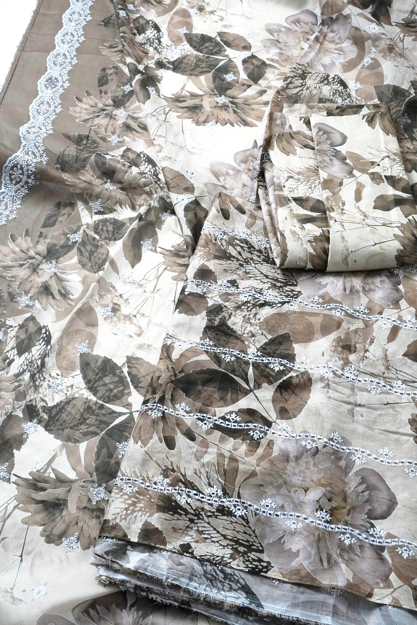 Embroided Printed lawn 3  green cmnd